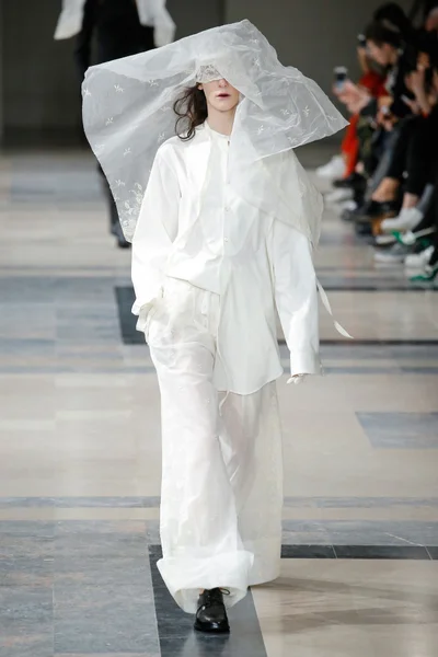 Look 1